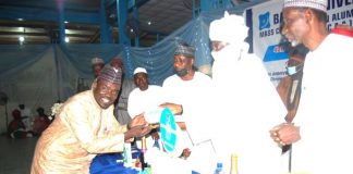 Kano Emir Presents Award to YAShuaib of PRNigeria, 19 Others at 40th Anniversary of BUK Mass Communication