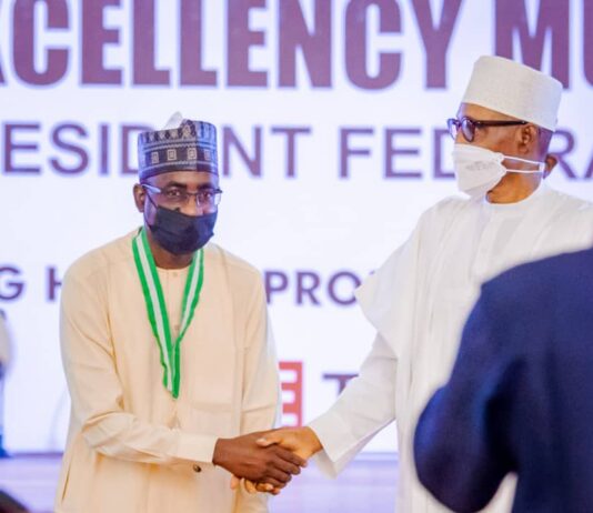 President Buhari Confers National Merit Award On NITDA as Most Productivity Agency 2022 Mallam kashifu Inuwa Abdullahi, DG NITDA with President Muhammad Buhari
