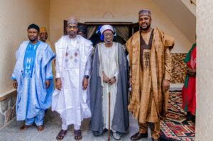  Mallam Kashifu Inuwa Abdullahi with Emir of Hadeija, Alh Adamu Abubakar maje and others  during the donation ceremony in Jigawa state 