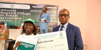 NAVSA: NITDA Adopts Another 75 Smart Farmers At UI Dr Ayodele Bakare presenting a dummy cheque of #100, 000 seed fund and a tablet to one of the beneficiaries at closing ceremony of NAVSA empowerment program at University of Ibadan.
